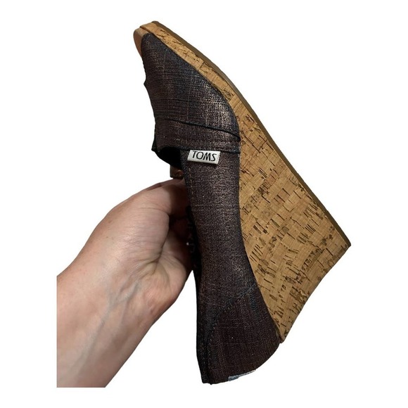 Toms Women's Metallic Copper Calypso Peep Toe Wedge Shoe Size 9.5W - Picture 2 of 13